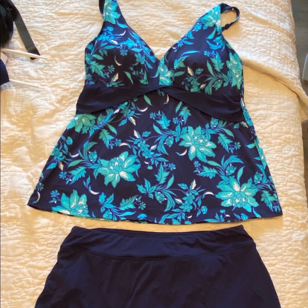 Lands’ End Tankini w/ skirt and shorts, Sz 16